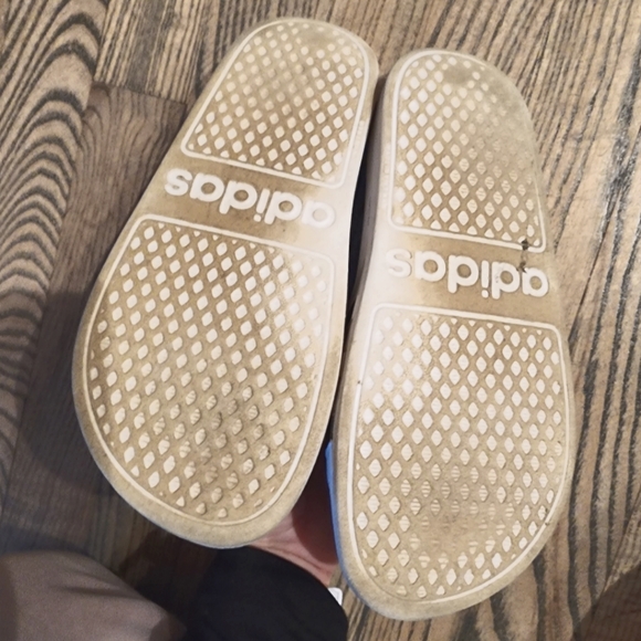 Adidas Kids Sliders Size 5 Youth! - Picture 2 of 4